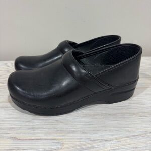 Dansko Professional Black Leather Slip-Resistant Clogs‎ Size 38 Narrow